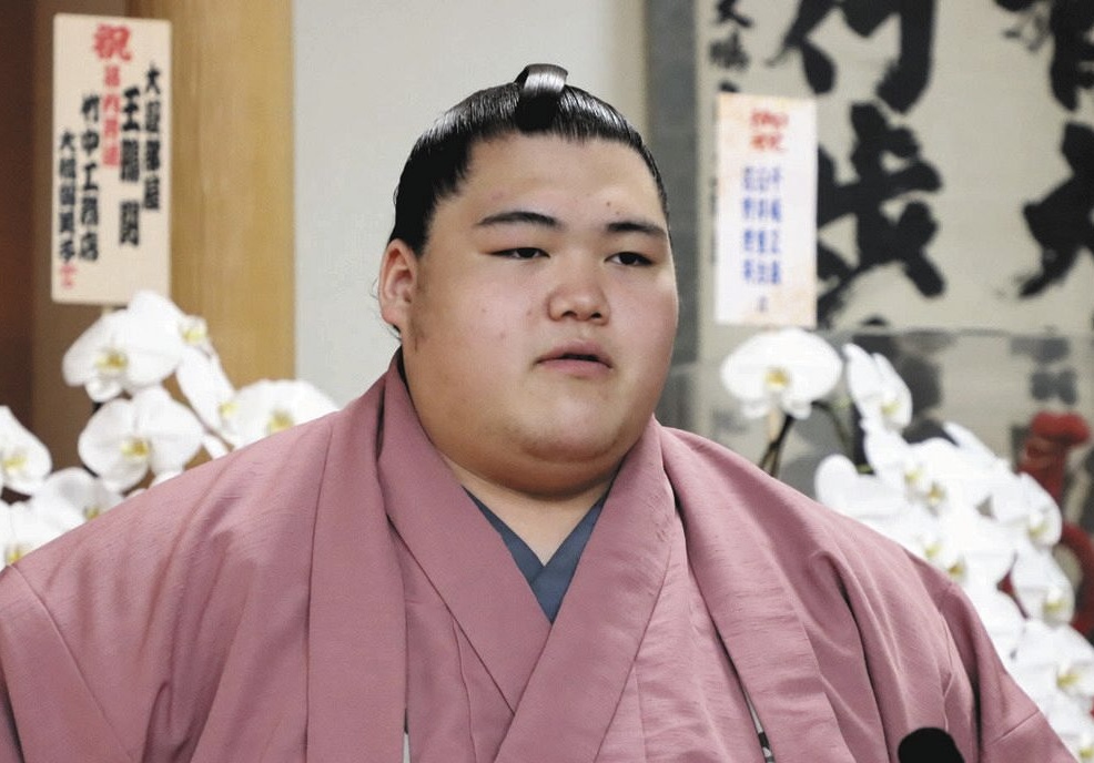 王鵬(相撲力士)の父親は貴闘力で関係は？家系図がすごい！母親は再婚？ - TheTopics
